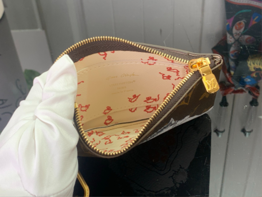 루이비통 파우치 키링 지갑 고양이 M13559 9115cm3.jpg