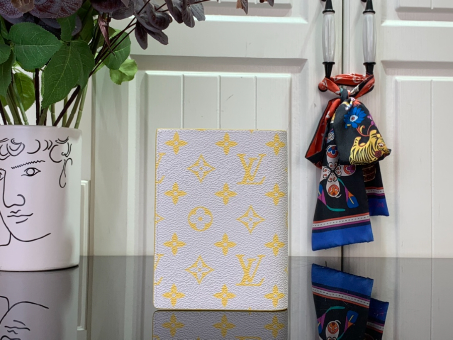 루이비통 패스포트 커버 M15080 10142.5cm 라이트 그레이2.jpg