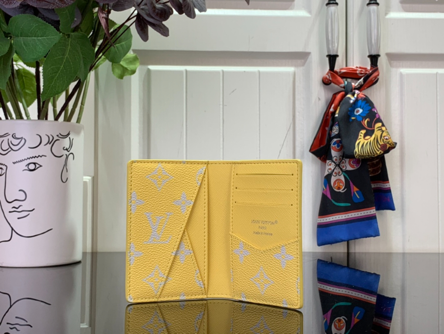 루이비통 포켓 오거나이저 M14769 7.511.11cm 라이트 그레이3.jpg