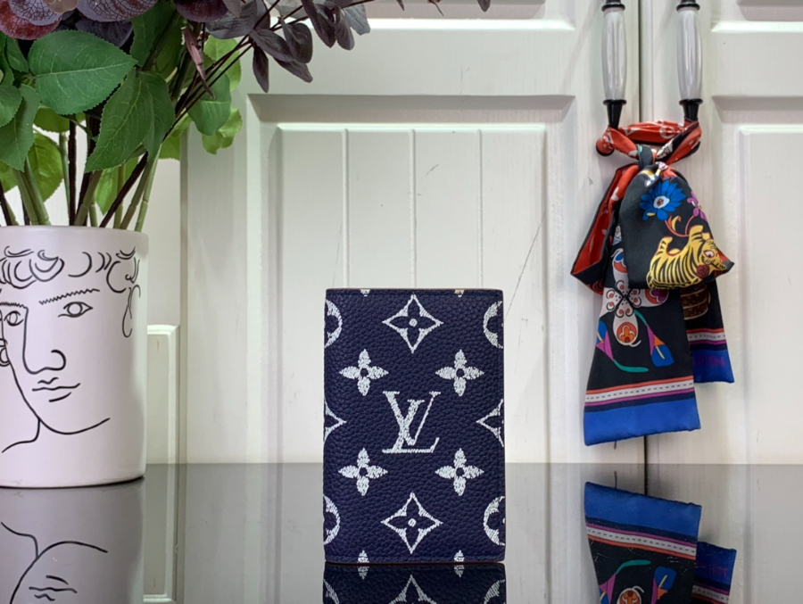 루이비통 포켓 오거나이저 카드지갑 M61696 M26080 17.511cm 네이비1.jpg