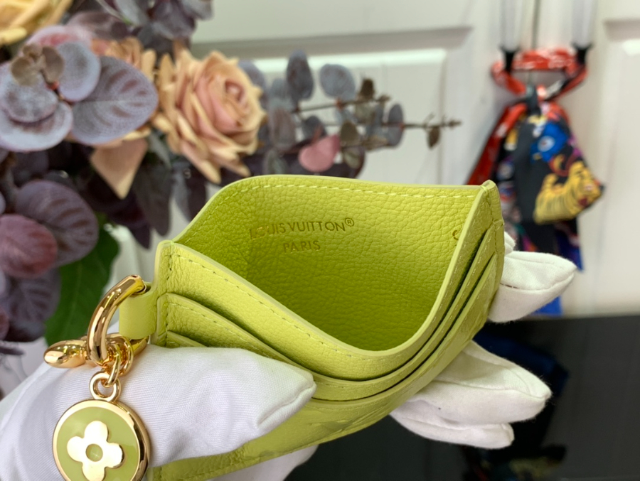 루이비통 LV 참 카드 홀더 M13649 7.30.310.2cm 라이트 옐로우3.jpg