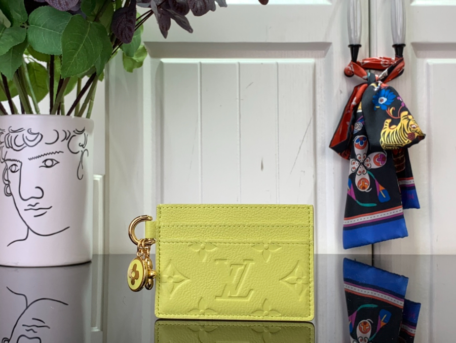 루이비통 LV 참 카드 홀더 M13649 7.30.310.2cm 라이트 옐로우1.jpg