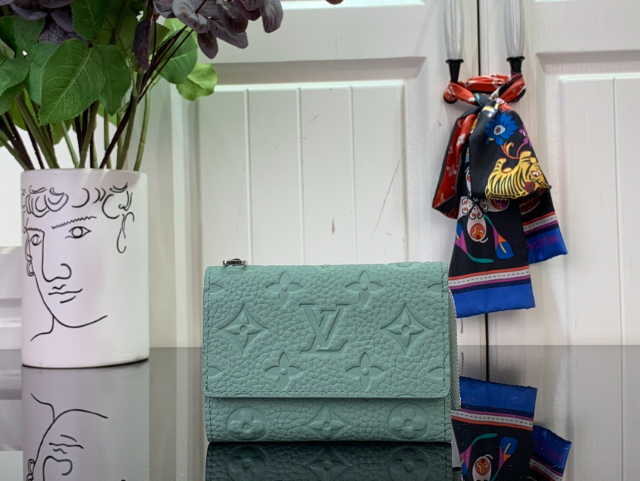 루이비통 슬렌더 파일럿 M14143 118.52cm 그린1.jpg