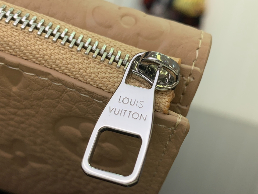 루이비통 슬렌더 파일럿 M14143 118.52cm 다크 베이지8.jpg