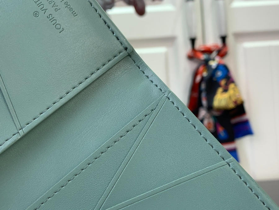 루이비통 오거나이저 카드지갑 M13973 7.511.11cm 그린8.jpg