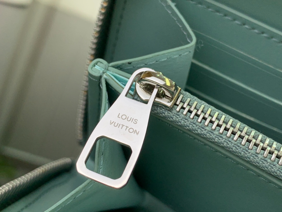 루이비통 토뤼옹 모노그램 지피 장지갑 M14142 2092cm 그린7.jpg