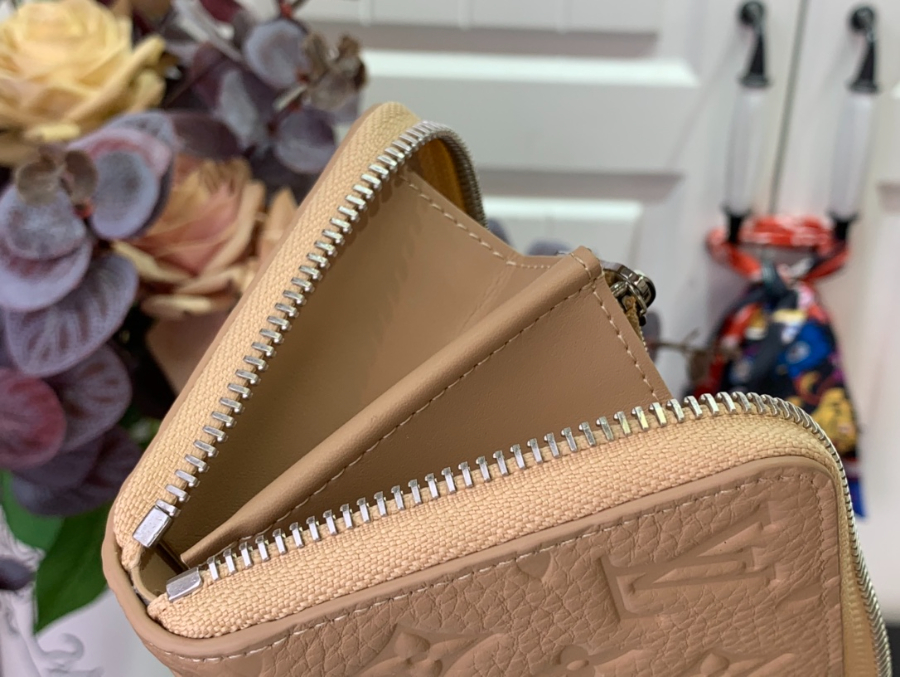 루이비통 토뤼옹 모노그램 지피 장지갑 M14142 2092cm 다크 베이지5.jpg