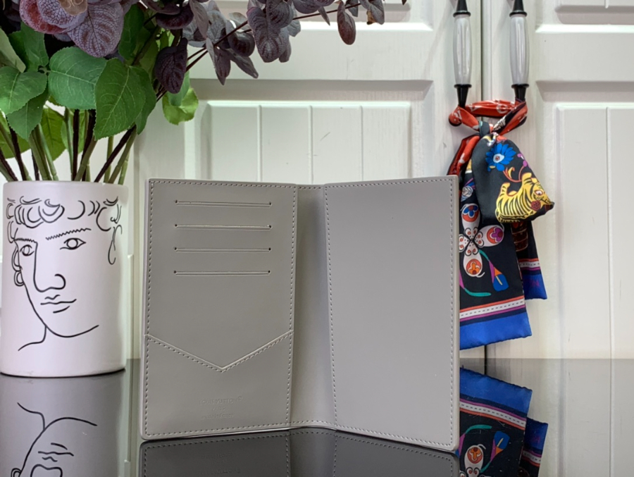 루이비통 패스포트 커버 여권지갑 그레이 M14798 142.510cm3.jpg