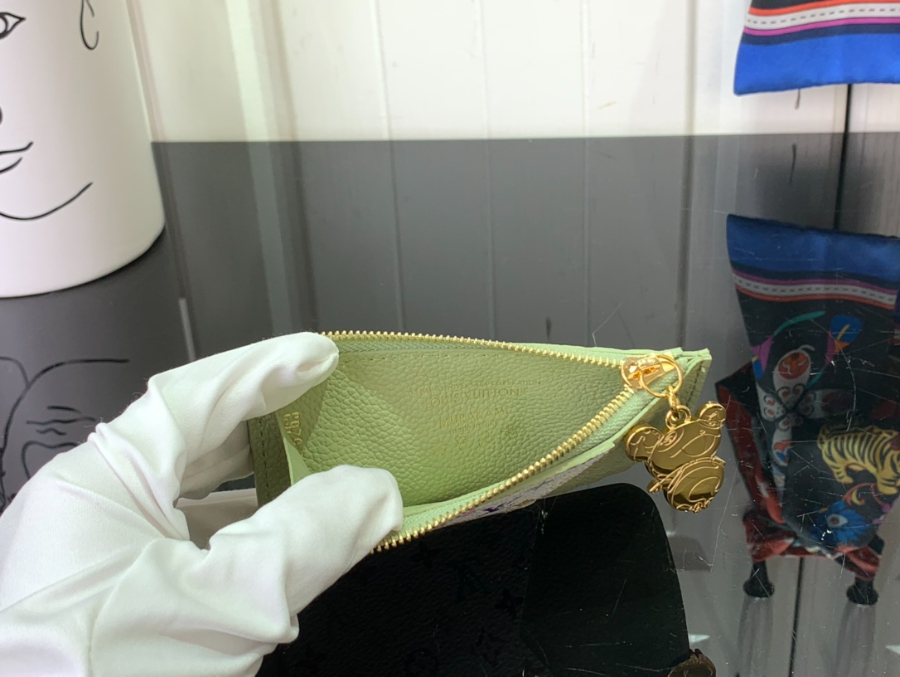루이비통 LV x TM 로미 카드 홀더 M13800 1280.8cm 라이트 그린7.jpg