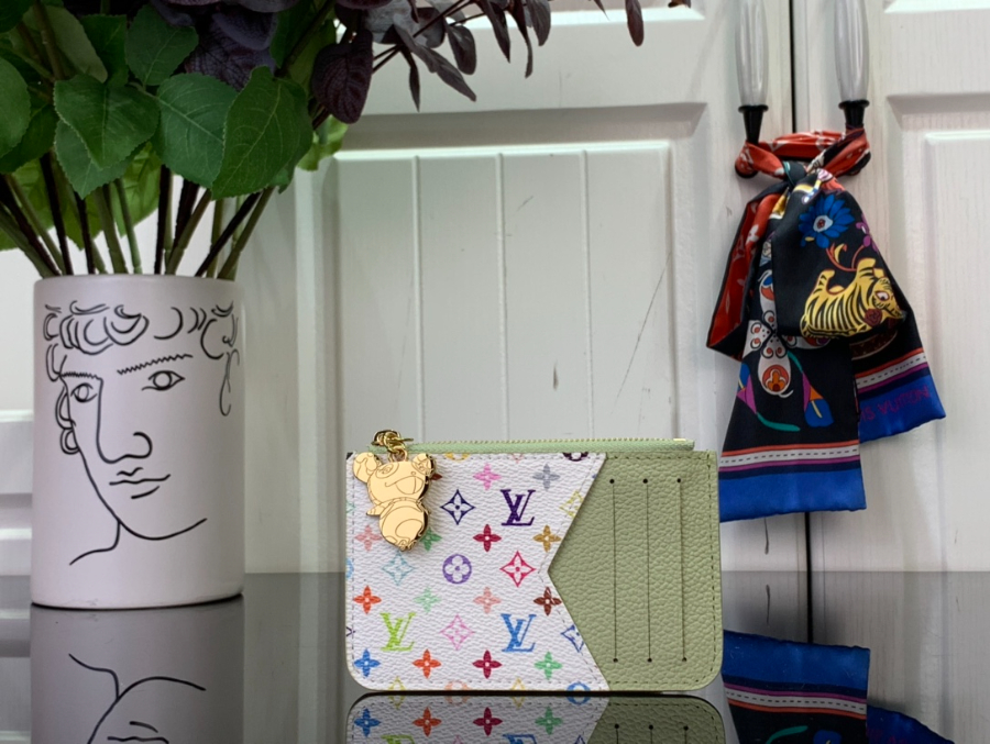 루이비통 LV x TM 로미 카드 홀더 M13800 1280.8cm 라이트 그린1.jpg