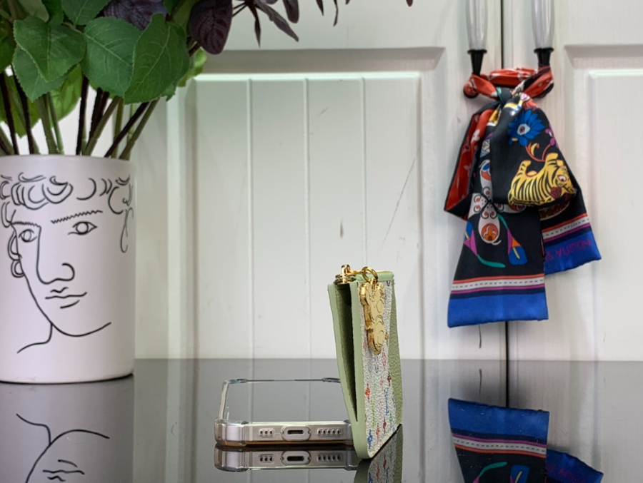 루이비통 LV x TM 로미 카드 홀더 M13800 1280.8cm 라이트 그린3.jpg