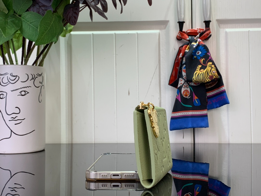 루이비통 LV x TM 버티컬 노아 컴팩트 M13801 118.51.5cm 라이트 그린4.jpg