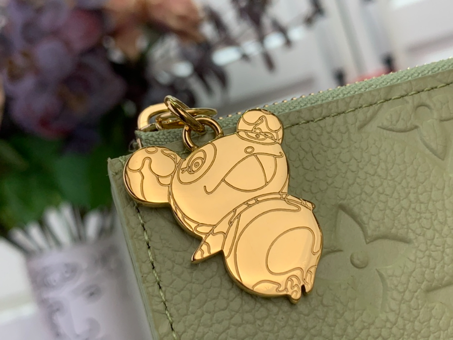 루이비통 LV x TM 버티컬 노아 컴팩트 M13801 118.51.5cm 라이트 그린7.jpg