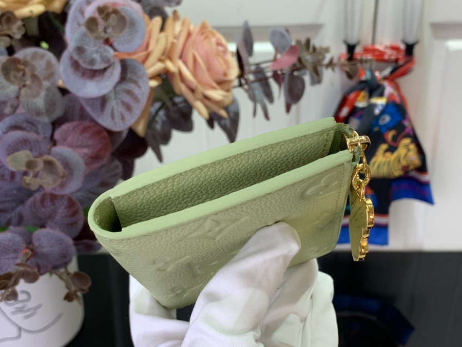 루이비통 LV x TM 버티컬 노아 컴팩트 M13801 118.51.5cm 라이트 그린3.jpg