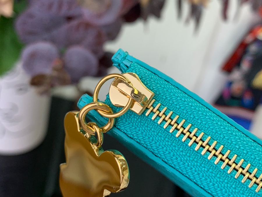 루이비통 LV x TM 버티컬 노아 컴팩트 M13801 118.51.5cm 스카이 블루7.jpg