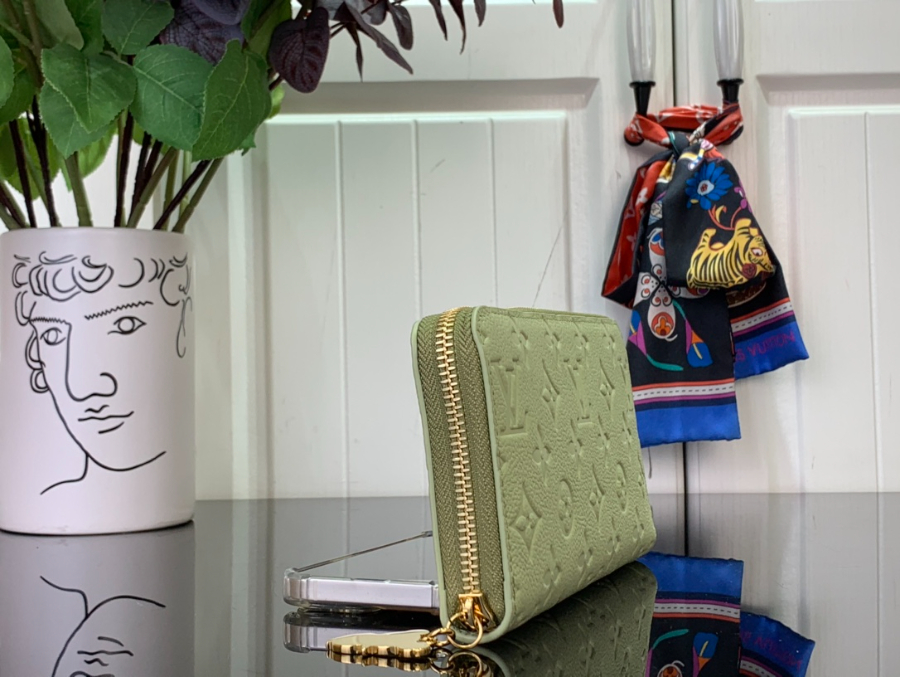 루이비통 LV x TM 슈즈 지퍼 장지갑 M13618 19.510.52.5cm 라이트 그린4.jpg