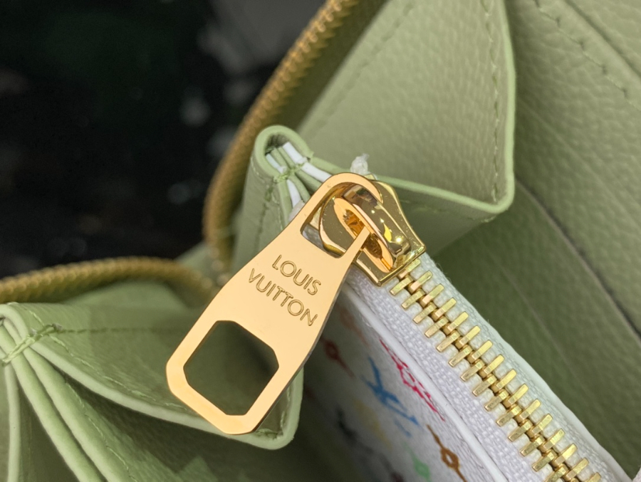 루이비통 LV x TM 슈즈 지퍼 장지갑 M13618 19.510.52.5cm 라이트 그린7.jpg