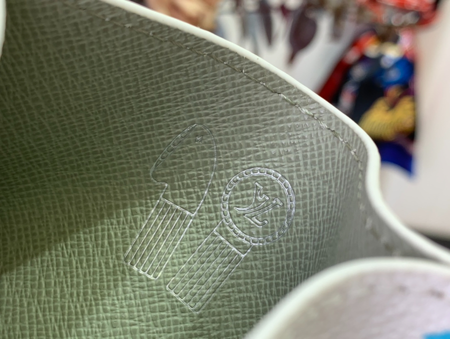 루이비통 카드지갑 M14355 1170.6cm 그라데이션9.jpg