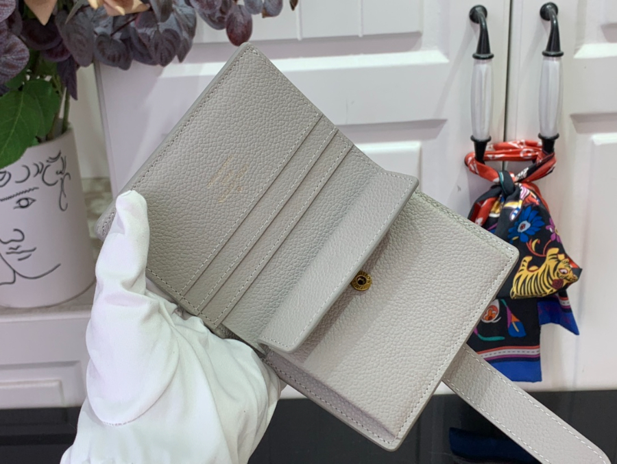 루이비통 컴팩트 로우 키 락 반지갑 M13616 118.52cm 라이트 그레이5.jpg