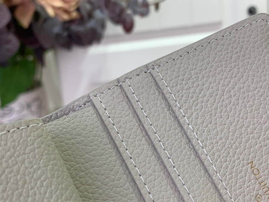 루이비통 컴팩트 로우 키 락 반지갑 M13616 118.52cm 라이트 그레이7.jpg