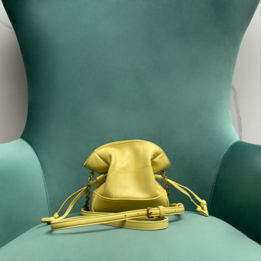 생로랑 램스킨 소재 JAMIE 미니 숄더 파우치 옐로우 859174 14.515.58cm02.jpg