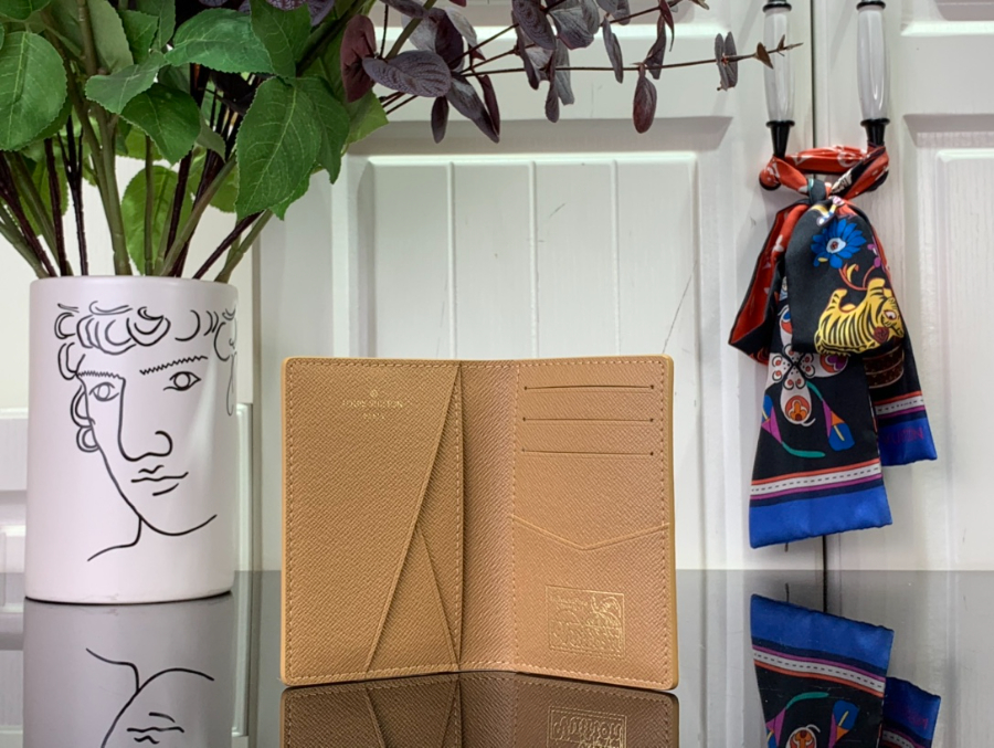 루이비통 서핑 야자나무 카드지갑 M83498 7.511.11cm 베이지4.jpg