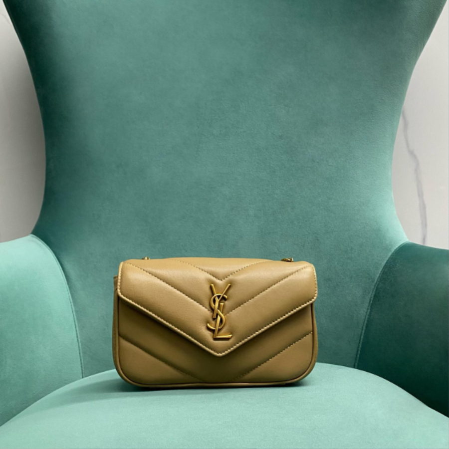 생로랑 램스킨 소재 LOULOU 루루 토이 미니 821749 20125cm 라이트 브라운01.jpg