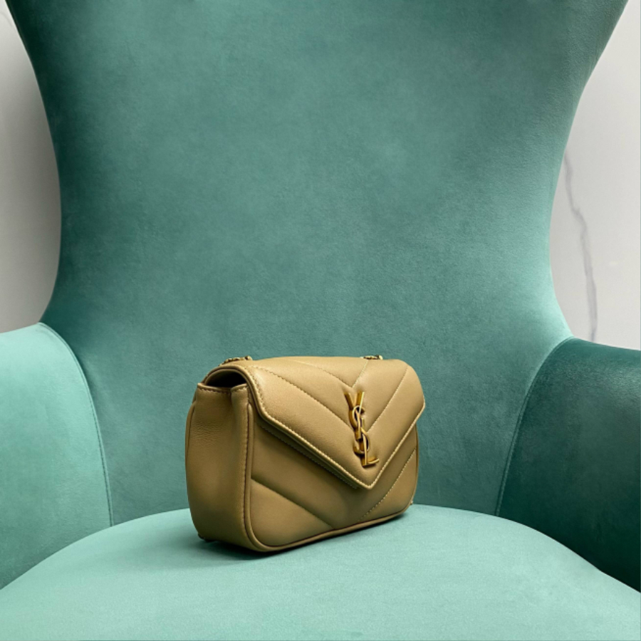 생로랑 램스킨 소재 LOULOU 루루 토이 미니 821749 20125cm 라이트 브라운03.jpg