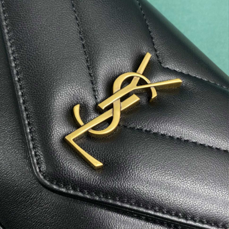 생로랑 램스킨 소재 LOULOU 루루 토이 미니 821749 20125cm 블랙 골드5.jpg