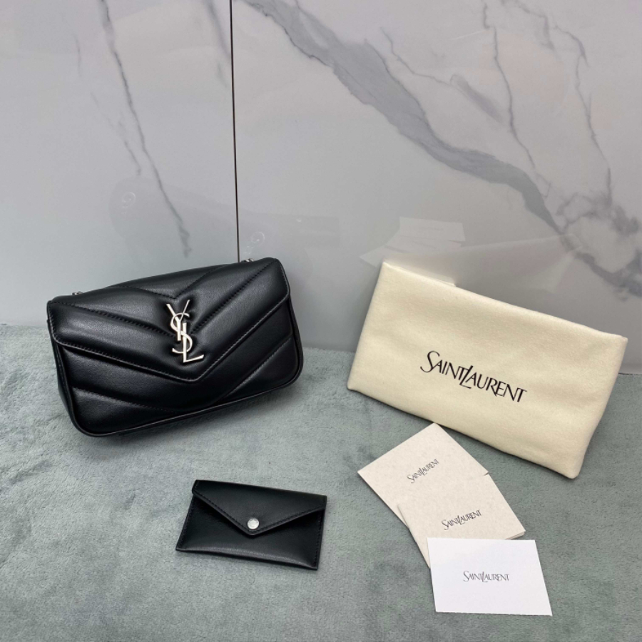 생로랑 램스킨 소재 LOULOU 루루 토이 미니 821749 20125cm 블랙 실버01.jpg