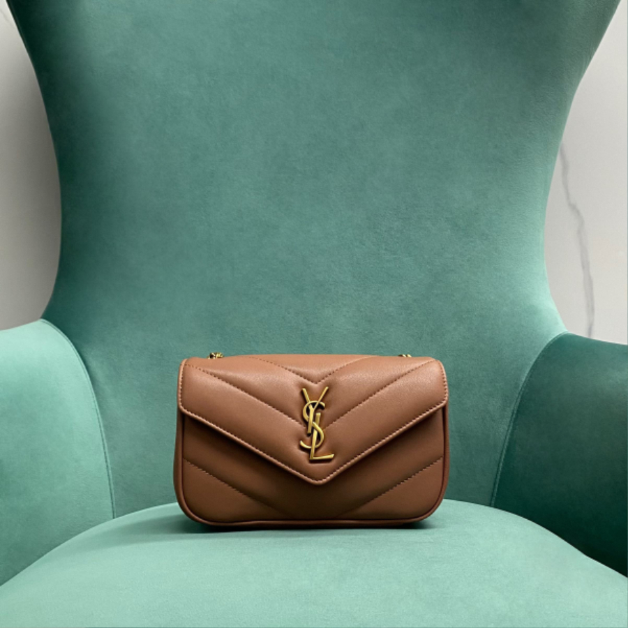 생로랑 램스킨 소재 LOULOU 루루 토이 미니 821749 20125cm 적갈색01.jpg