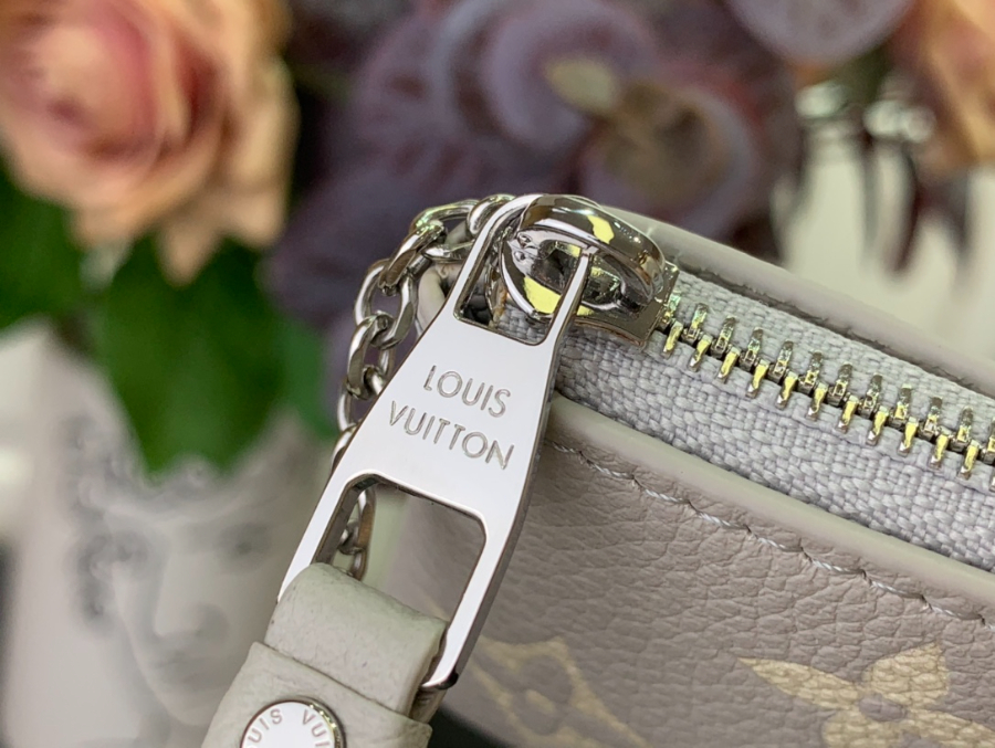 루이비통 키 파우치 키지갑 M13793 1271.5cm 애쉬 퍼플7.jpg