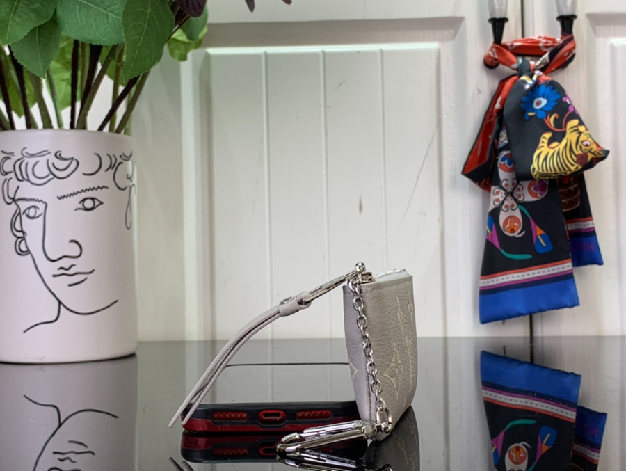 루이비통 키 파우치 키지갑 M13793 1271.5cm 애쉬 퍼플3.jpg