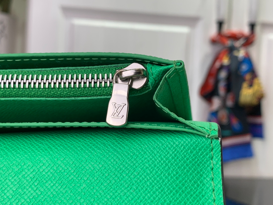 루이비통 타이가라마 브라짜 그린7.jpg