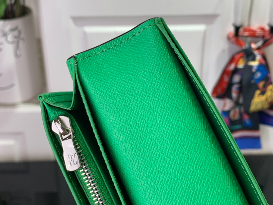 루이비통 타이가라마 브라짜 그린6.jpg