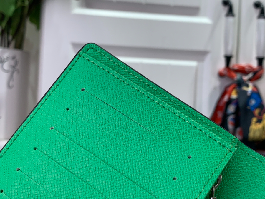 루이비통 타이가라마 브라짜 그린8.jpg