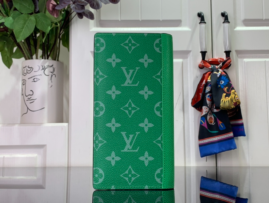 루이비통 타이가라마 브라짜 그린2.jpg
