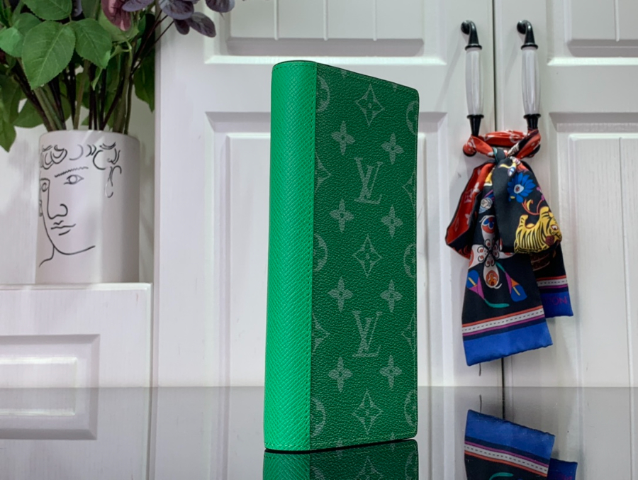 루이비통 타이가라마 브라짜 그린3.jpg