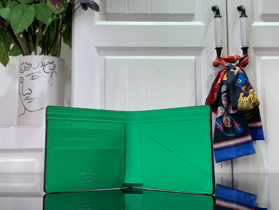 루이비통 타이가라마 월릿 M30995 11.591.5cm 그린6.jpg