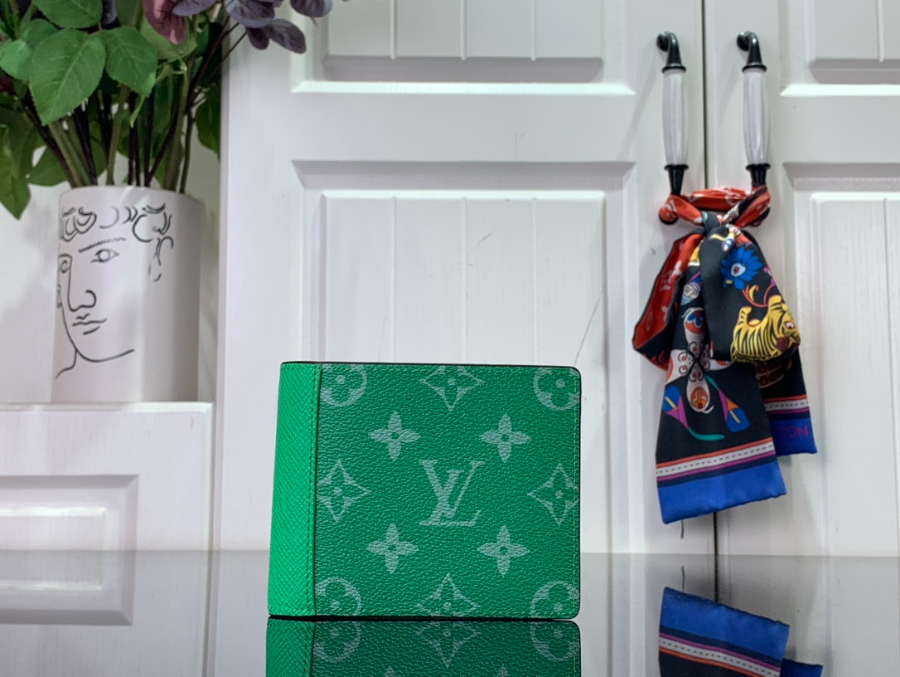 루이비통 타이가라마 월릿 M30995 11.591.5cm 그린1.jpg