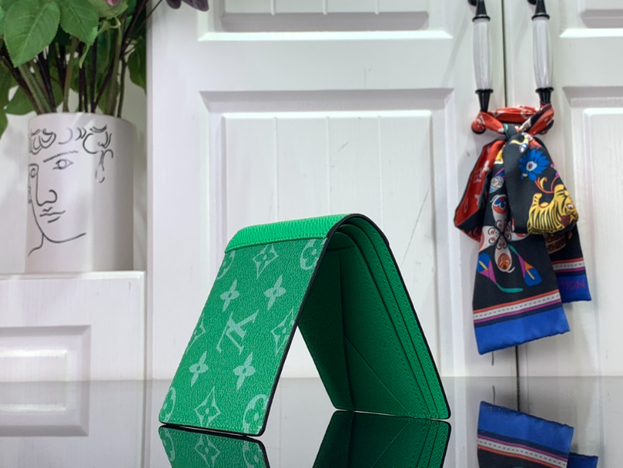 루이비통 타이가라마 월릿 M30995 11.591.5cm 그린4.jpg