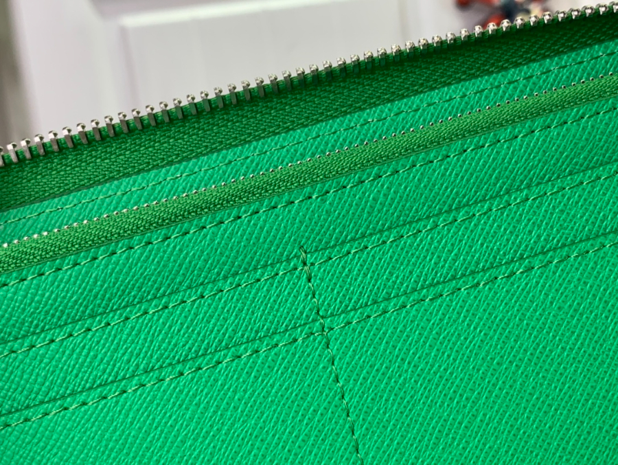 루이비통 타이가라마 지피 버티컬 지갑 그린6.jpg