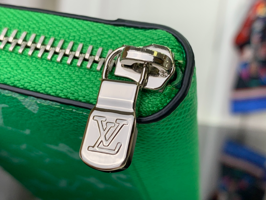 루이비통 타이가라마 지피 버티컬 지갑 그린8.jpg