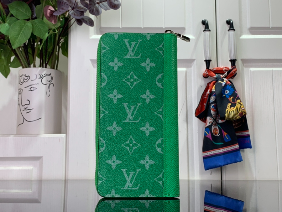 루이비통 타이가라마 지피 버티컬 지갑 그린2.jpg