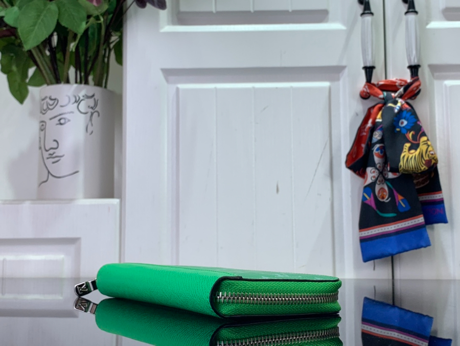 루이비통 타이가라마 지피 버티컬 지갑 그린4.jpg