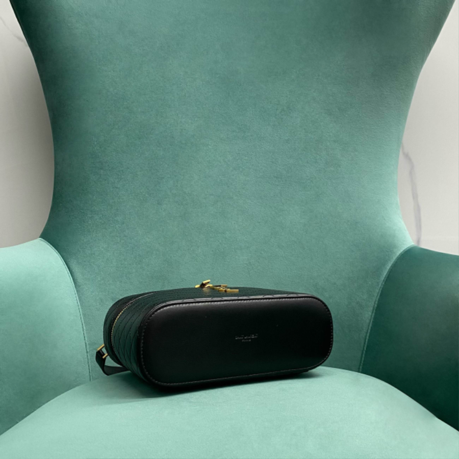 생로랑 램스킨 소재의 GABY 라지 배니티 백 851572 22.5815cm 블랙04.jpg