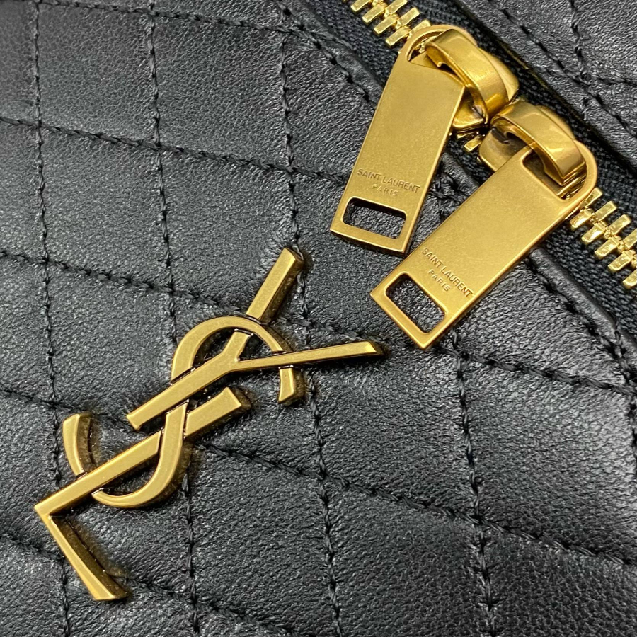 생로랑 램스킨 소재의 GABY 라지 배니티 백 851572 22.5815cm 블랙06.jpg