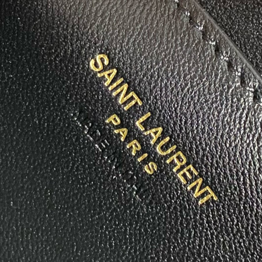 생로랑 램스킨 소재의 GABY 라지 배니티 백 851572 22.5815cm 블랙09.jpg