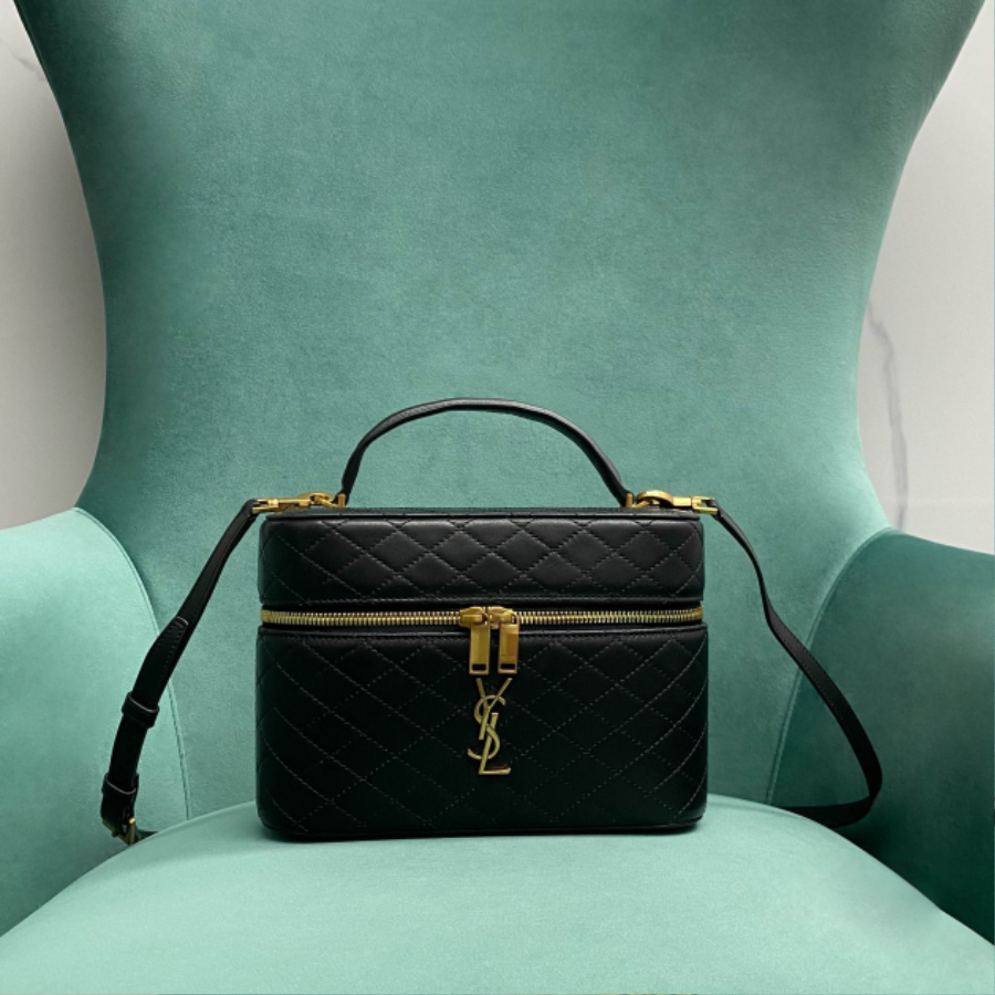 생로랑 램스킨 소재의 GABY 라지 배니티 백 851572 22.5815cm 블랙01.jpg