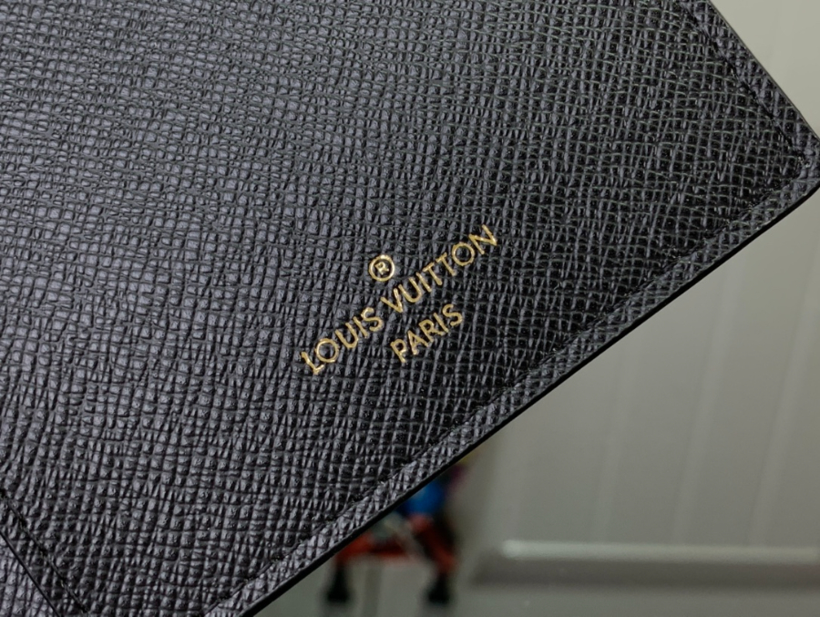 루이비통 모노그램 서핑 블랙 여권 카드지갑 M83479 10142.5cm9.jpg